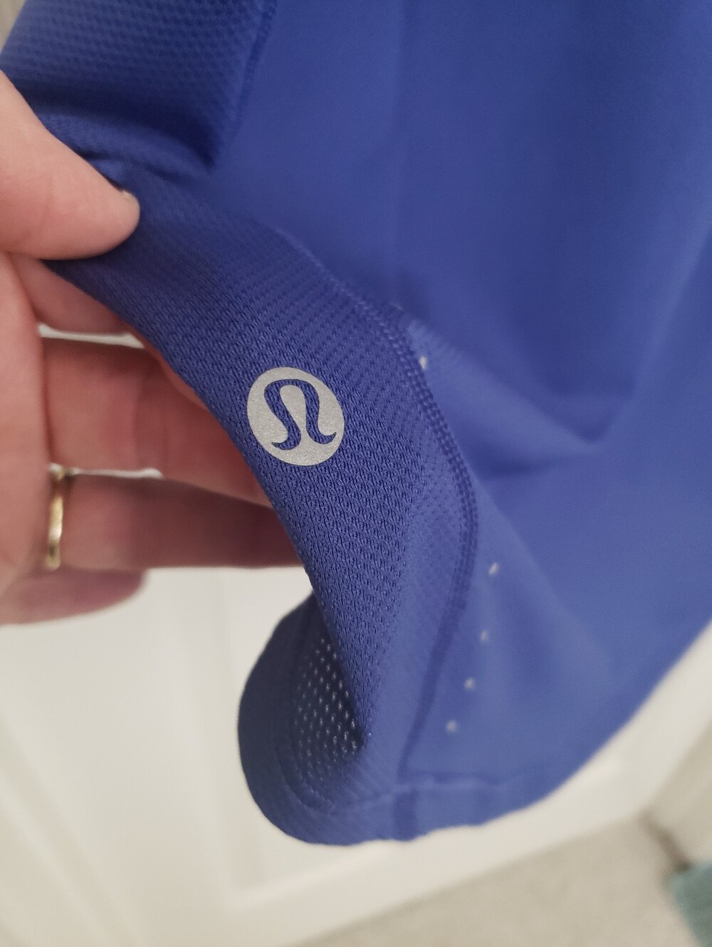 Lululemon Mesh Training short sleeve - Picture 3 of 3